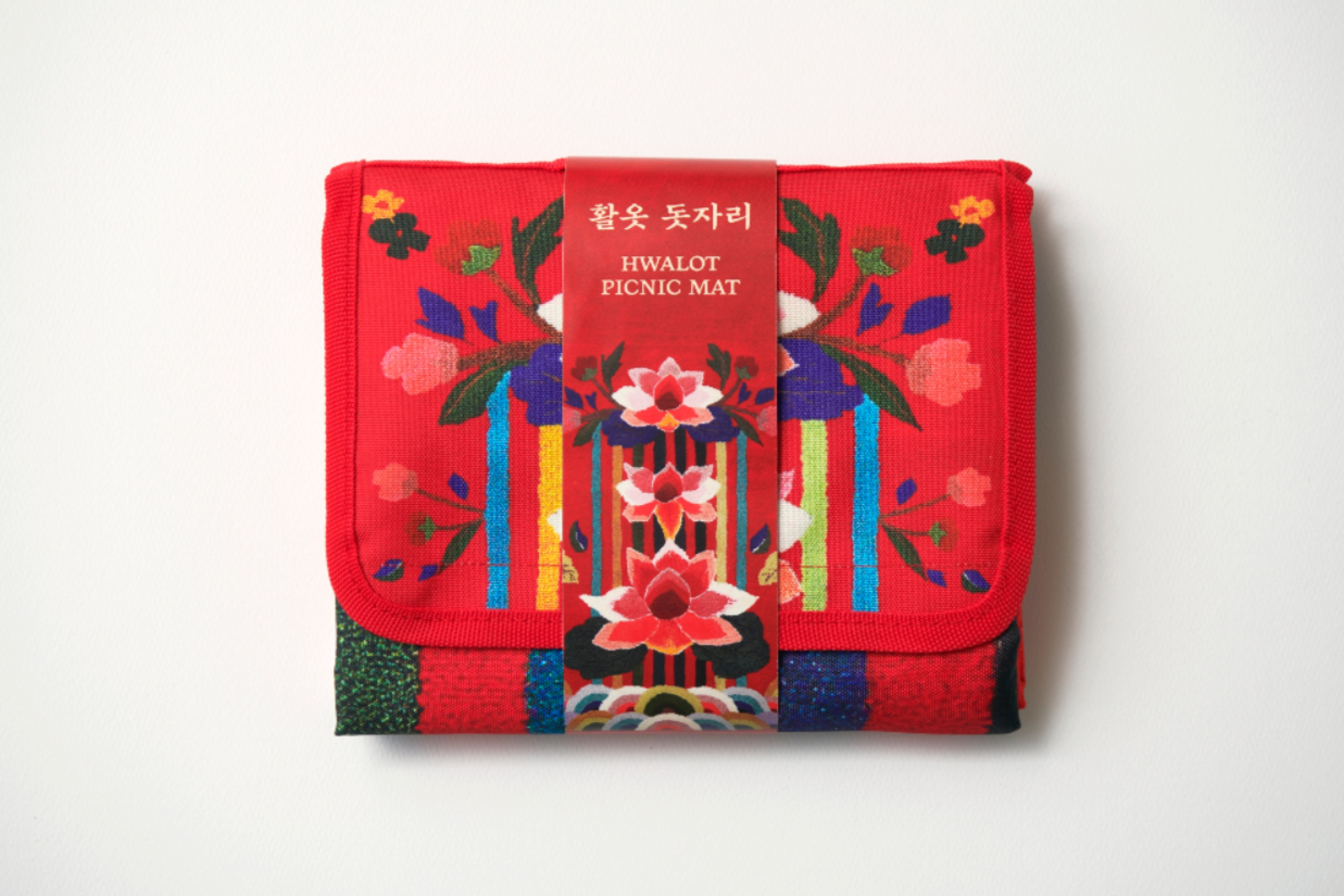 Hwalot Picnic Mat – Korean Royal Wedding Robe Pattern Waterproof Blanket