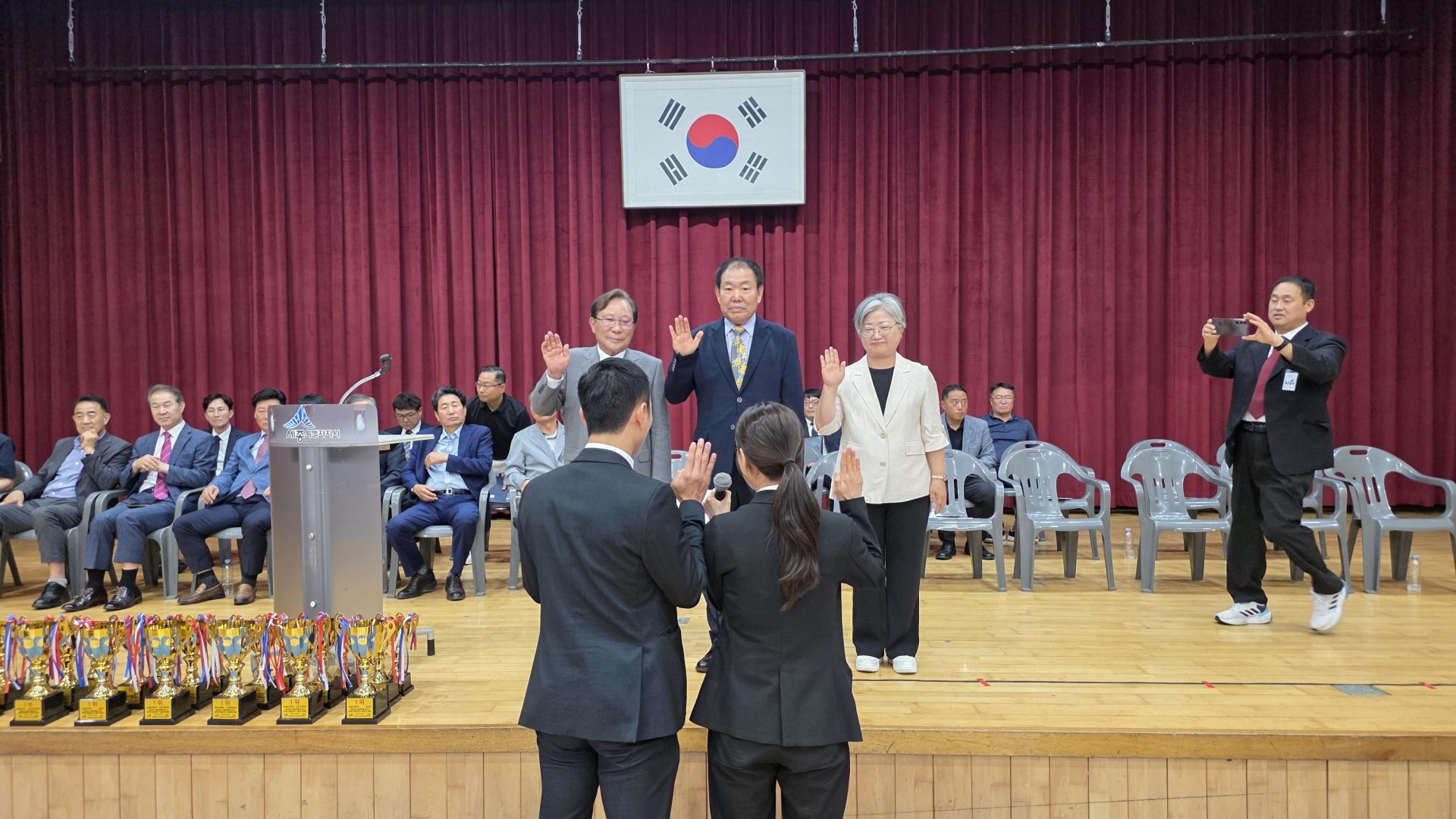 54b6164eac47e.jpg