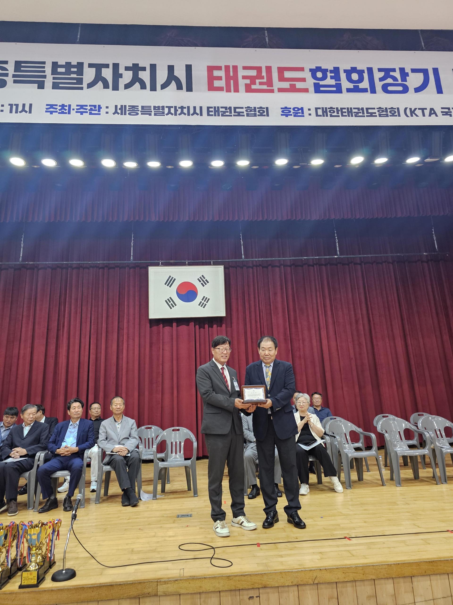b50b4180b3e58.jpg