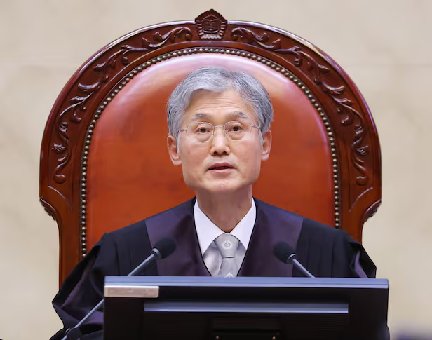 조희대 대법원장이 19일 서울 서초구 대법원 대법정에서 전원합의체  선고에 앞서 발언하고 있다. /연합뉴스