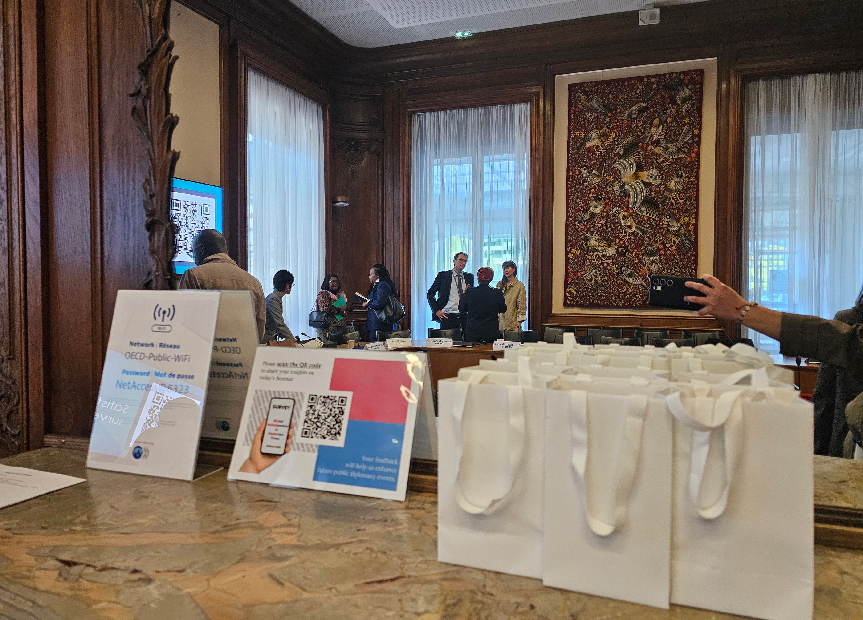 프랑스 OECD 행사에서 공식 기프트로 선정된 모토몬트 밀크티 미스트