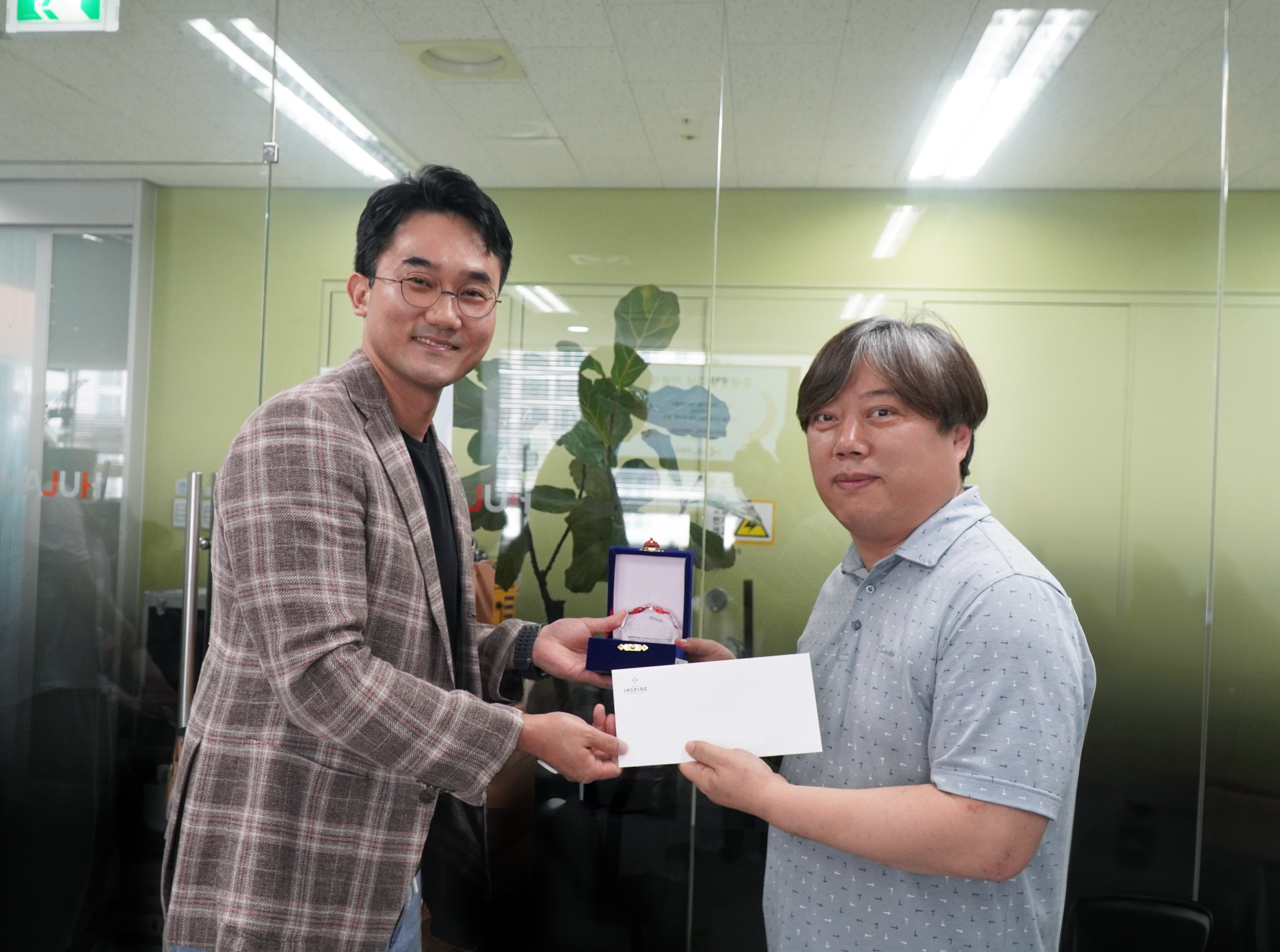 HUL03879-1.png