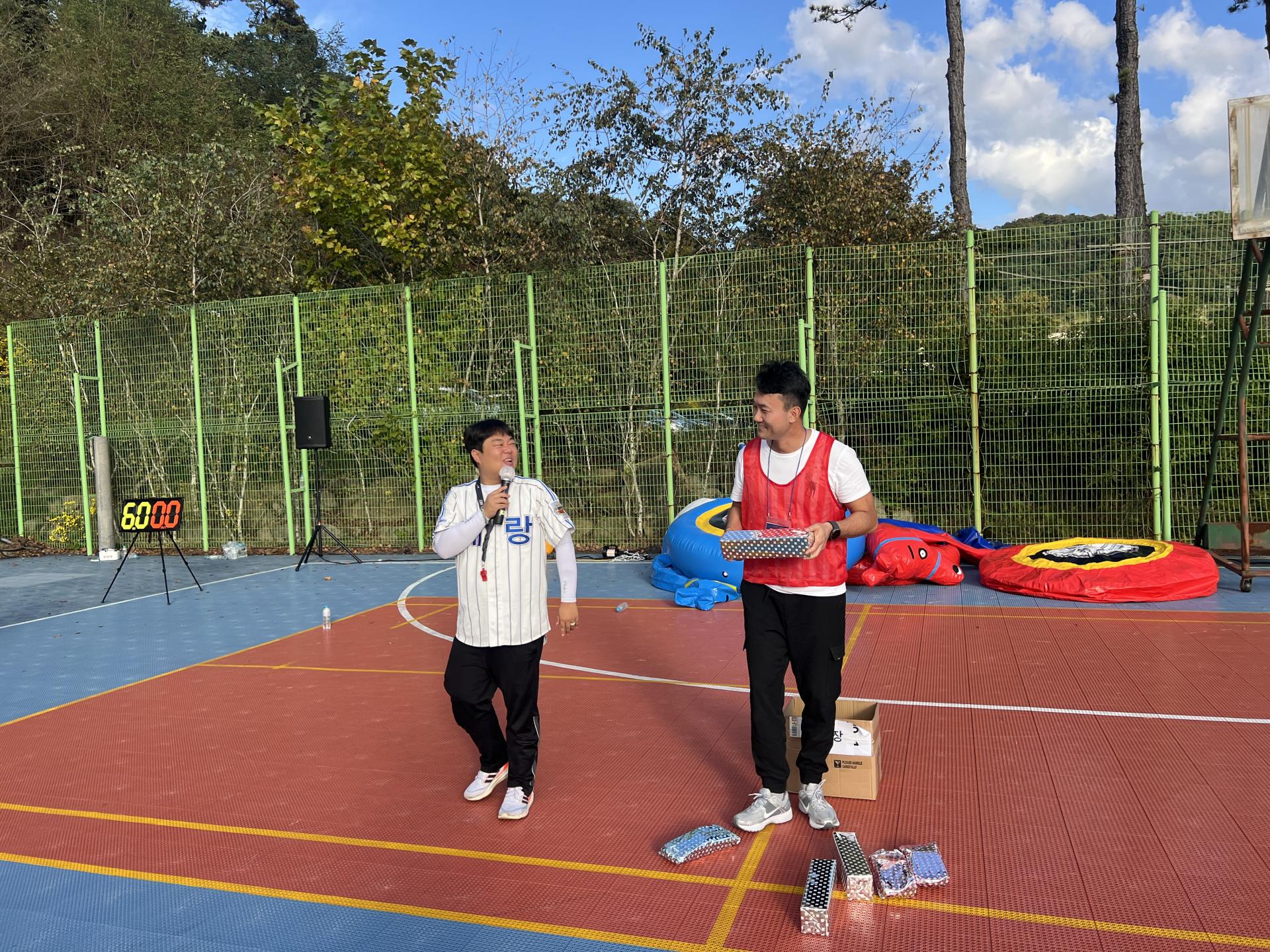 대표님 경품추첨.jpg