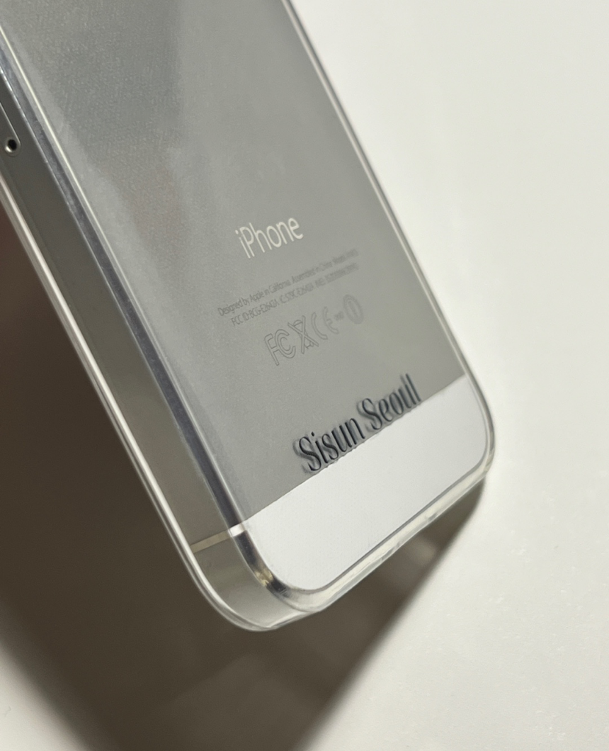 심볼릭 젤리케이스 착용샷