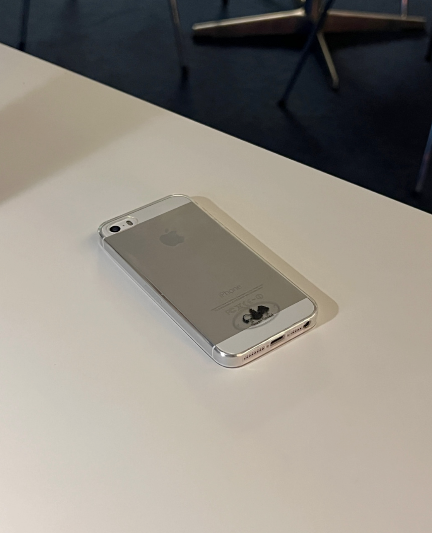 심볼릭 젤리케이스 후면샷