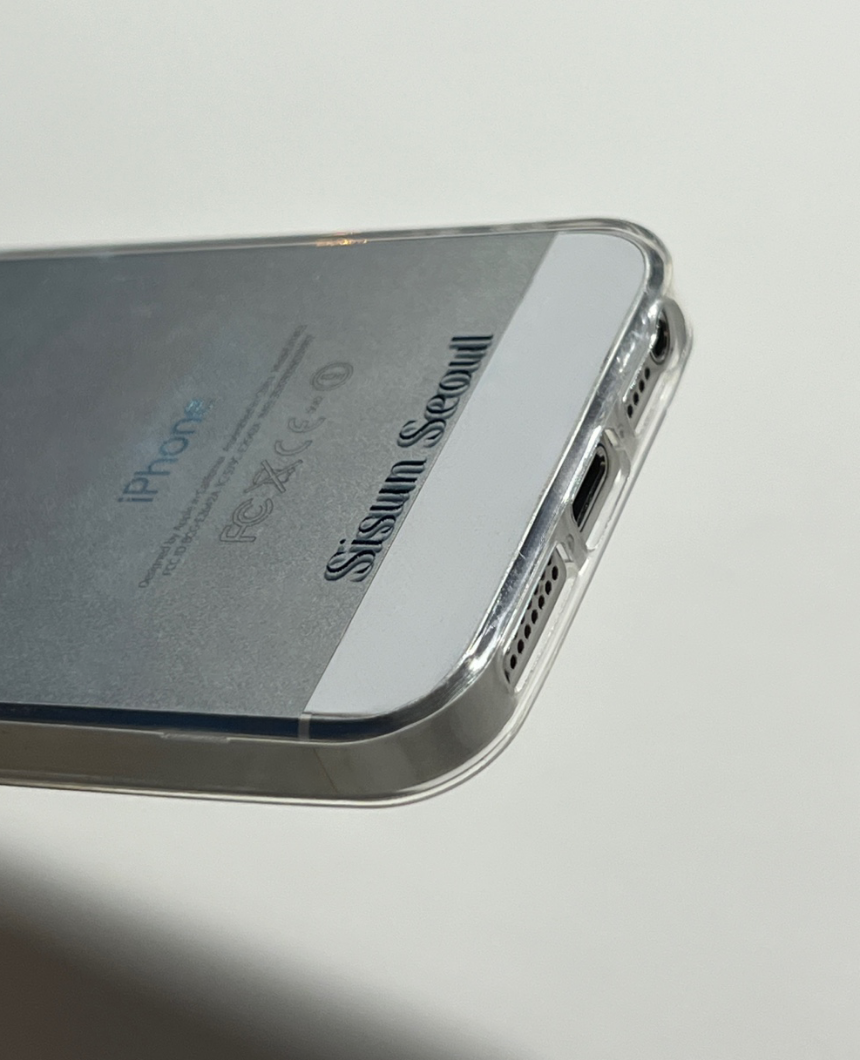 심볼릭 젤리케이스 착용샷