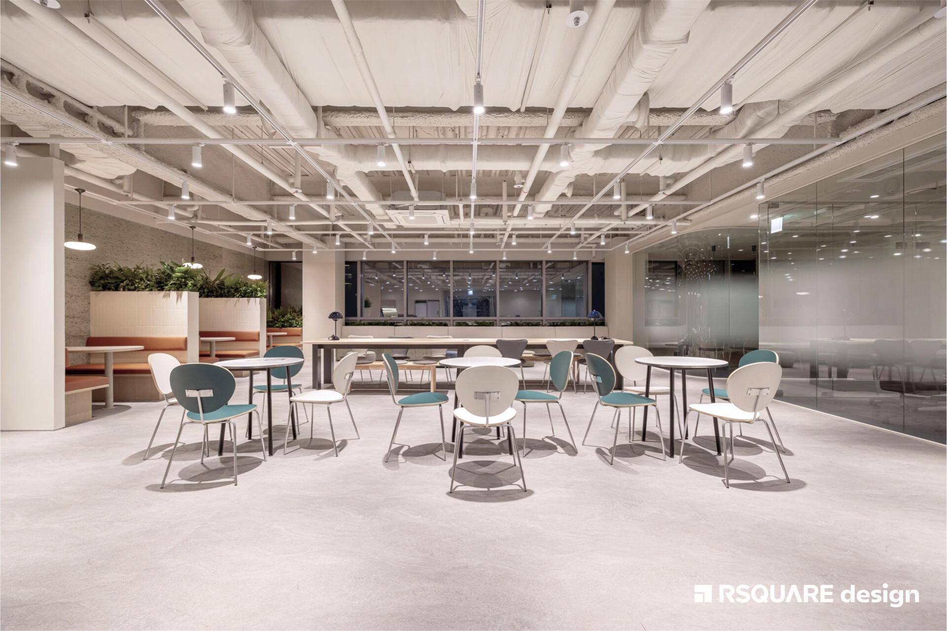 알스퀘어디자인_지멘스 도곡_오피스 인테리어_라운지 테이블