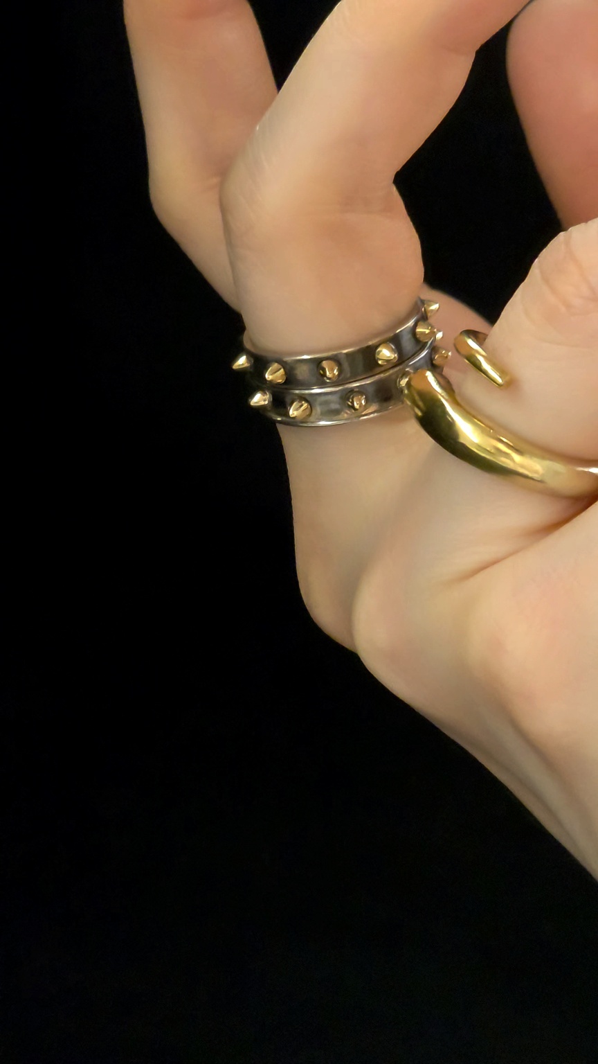 stud gold ring