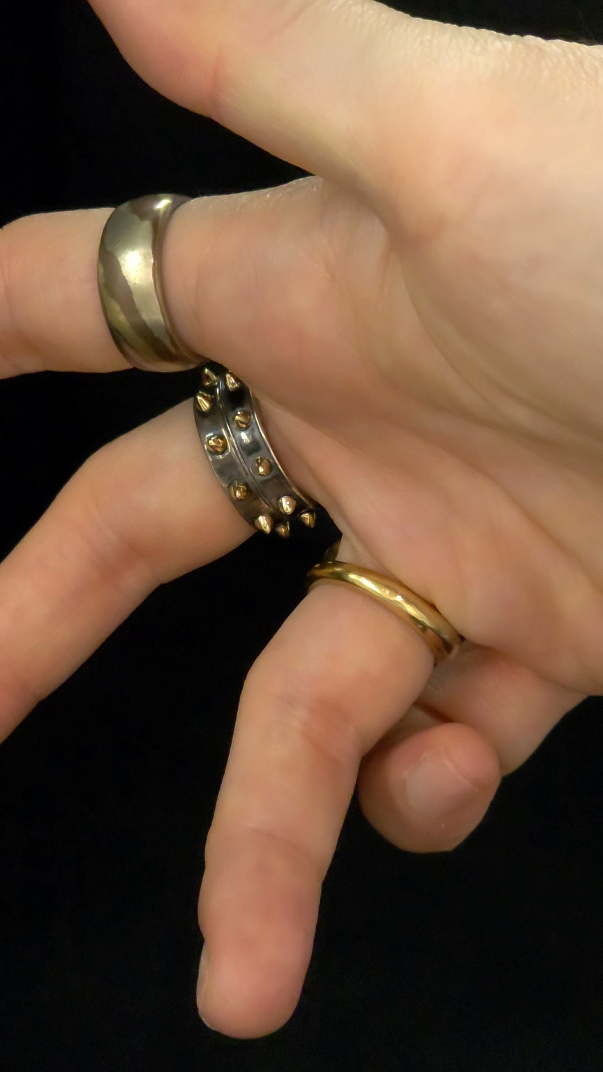 stud gold ring