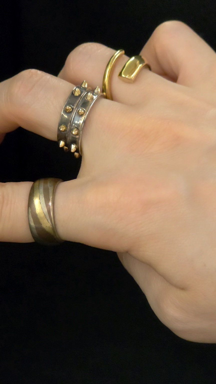 stud gold ring