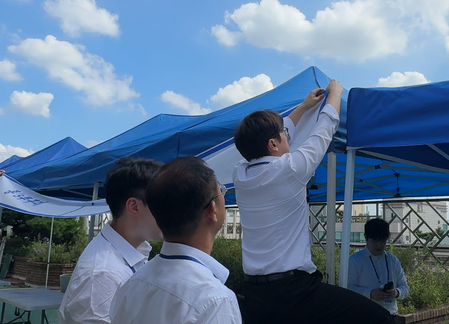 스마트월드의 행사인 프로젝트-s 발족식 준비장면