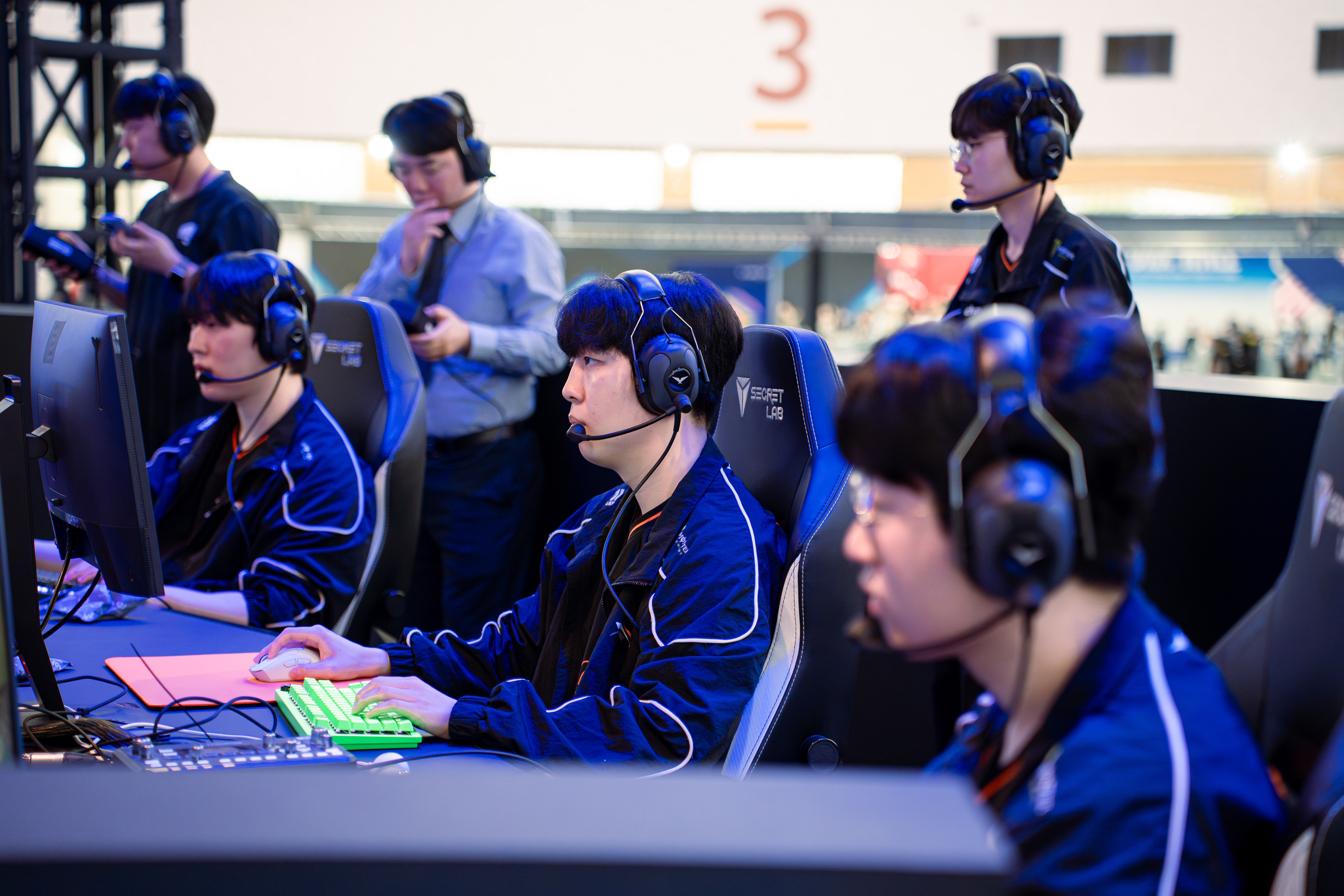 LCK,  DRX,  HLE,  VEC,  Ha Noi anh 4