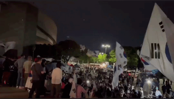 4b432a23e1a9f.gif