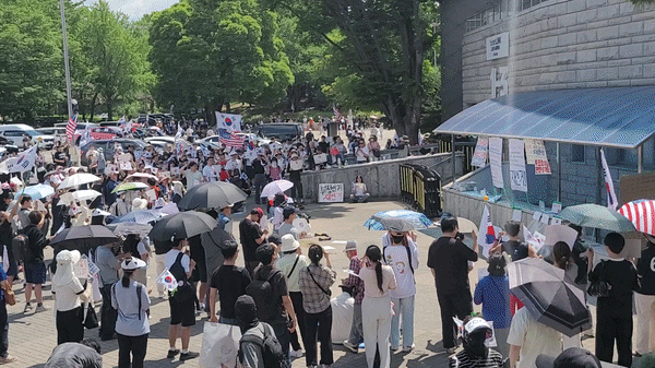 b048dd0354d35.gif