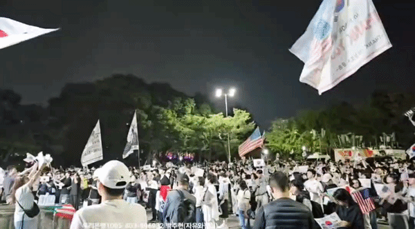 f449106d9af59.gif