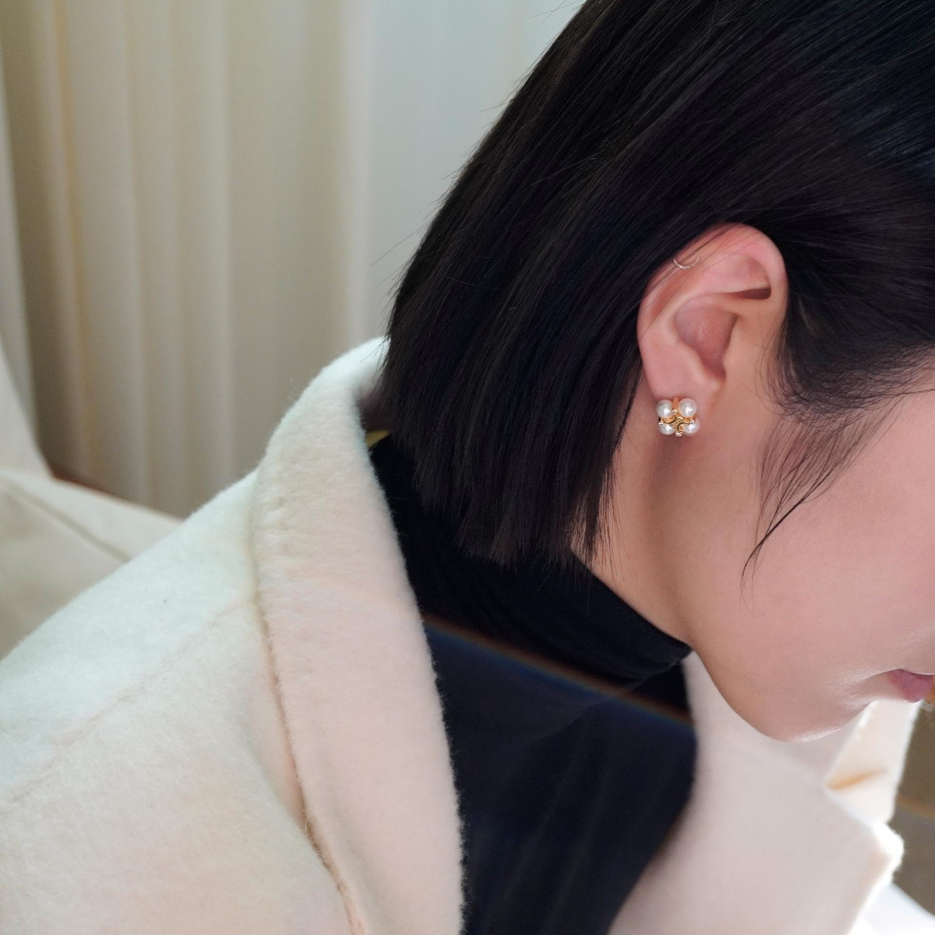 실버925 CEL 볼륨 미니진주 사각 트.페 귀걸이 SEF380