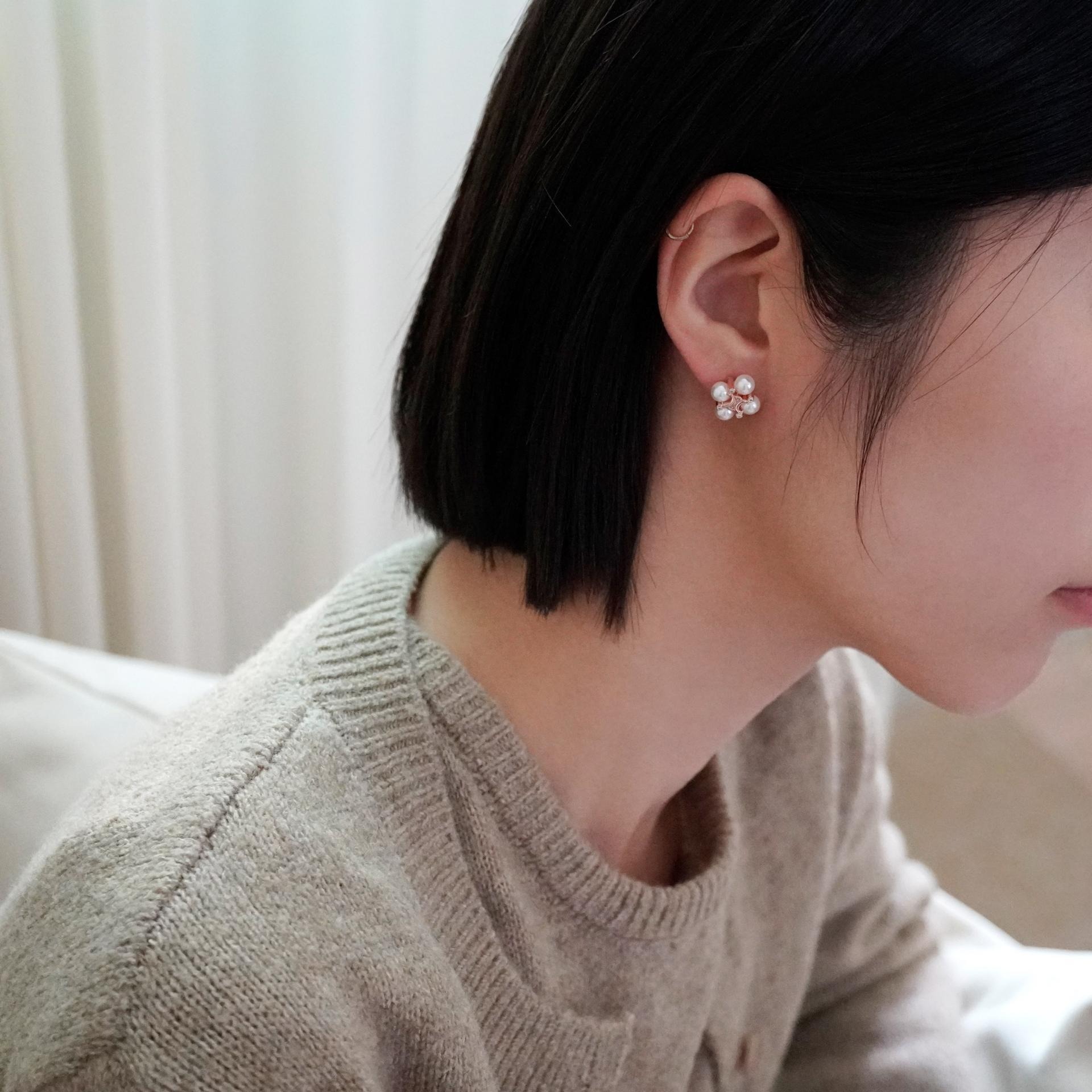 실버925 CEL 볼륨 미니진주 사각 트.페 귀걸이 SEF380