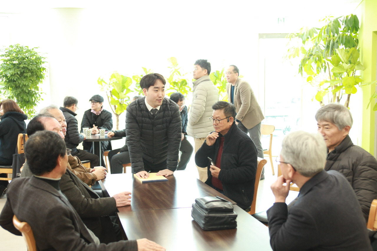 주문을 받고 있는 모습
