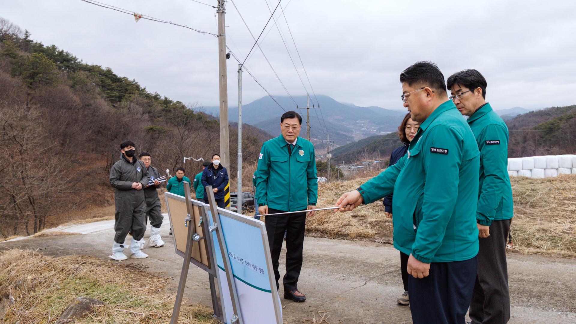합천 가야면 ASF 확진… 김윤철 군수 현장 살처분 긴급 지휘