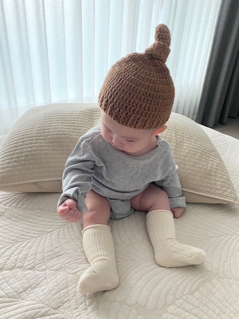 Knot hat