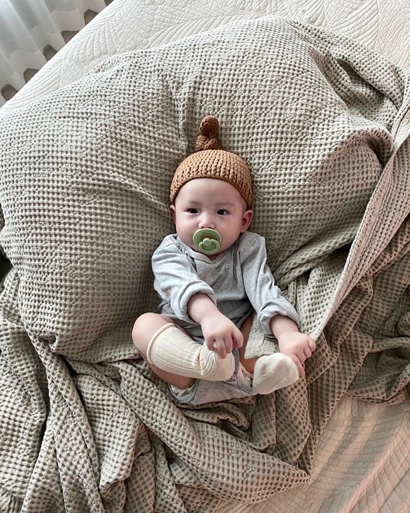 Knot hat