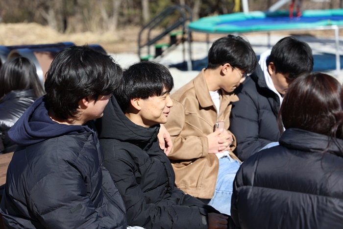 7084d8454cb7e.jpg