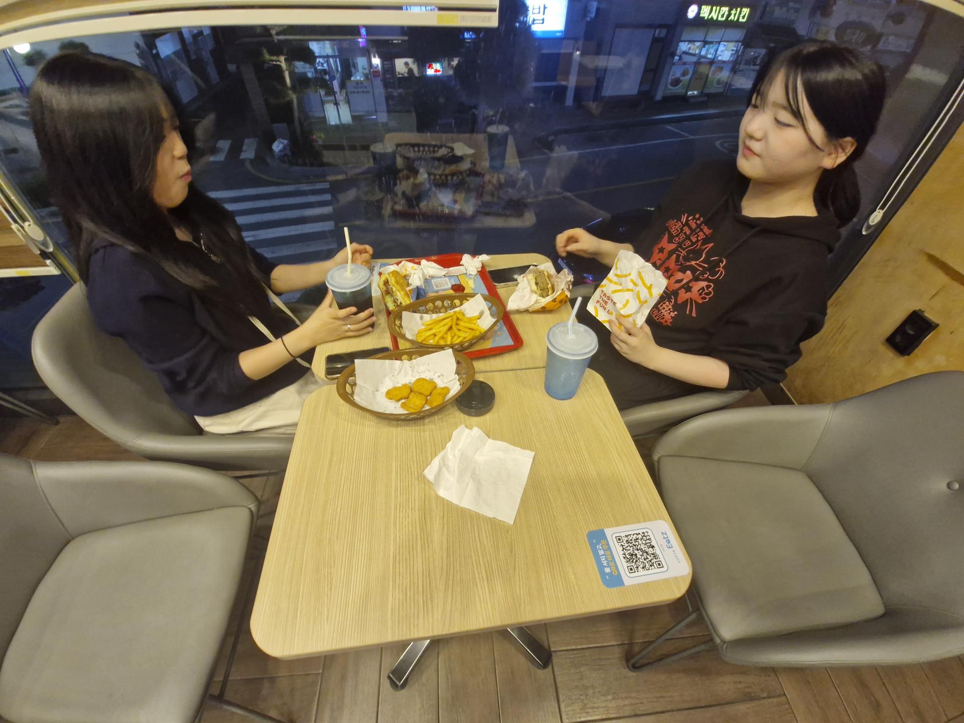 5bfd19e9d785e.jpg