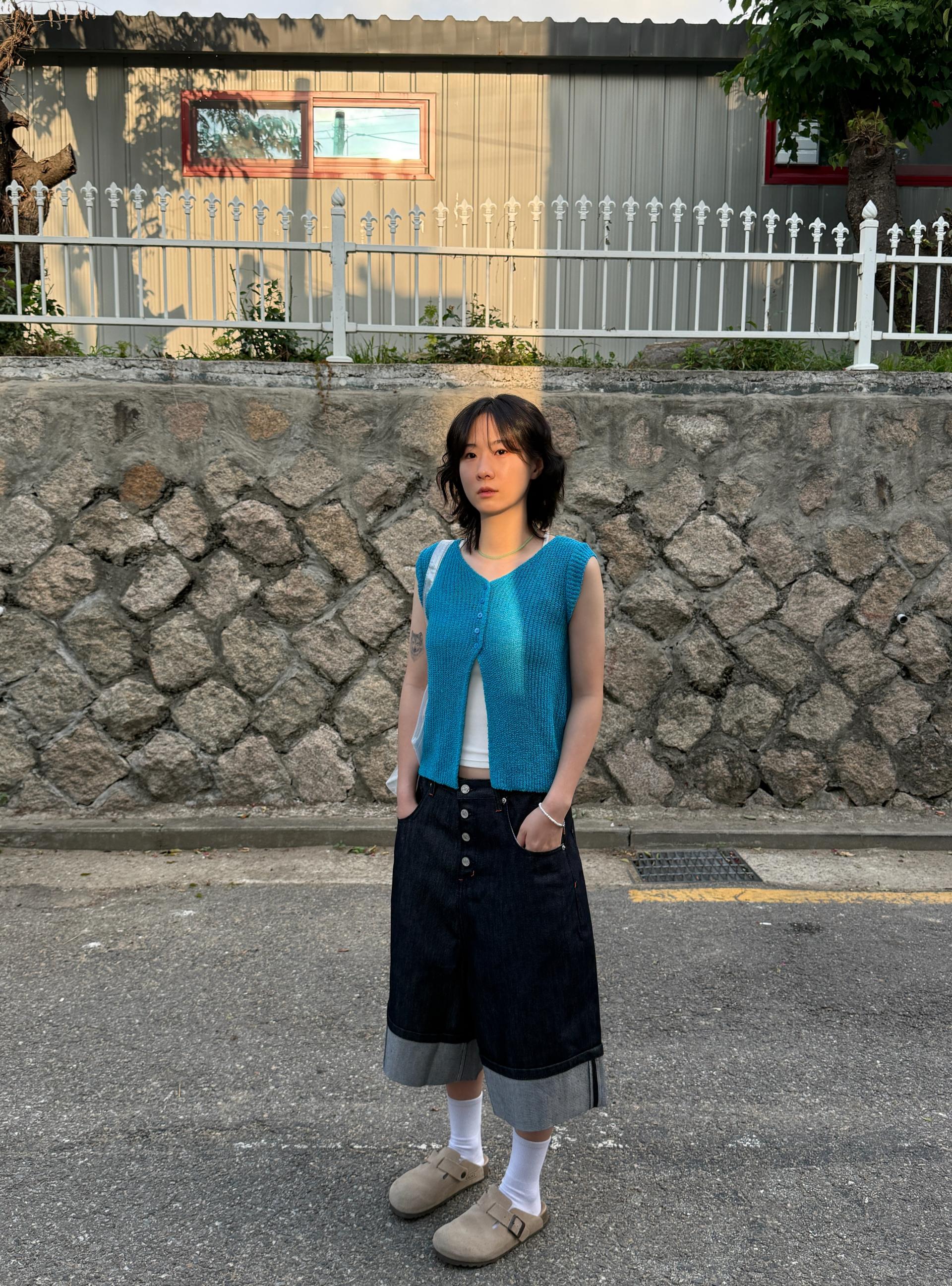 Non-Fade Roll-Up Denim Half Pants