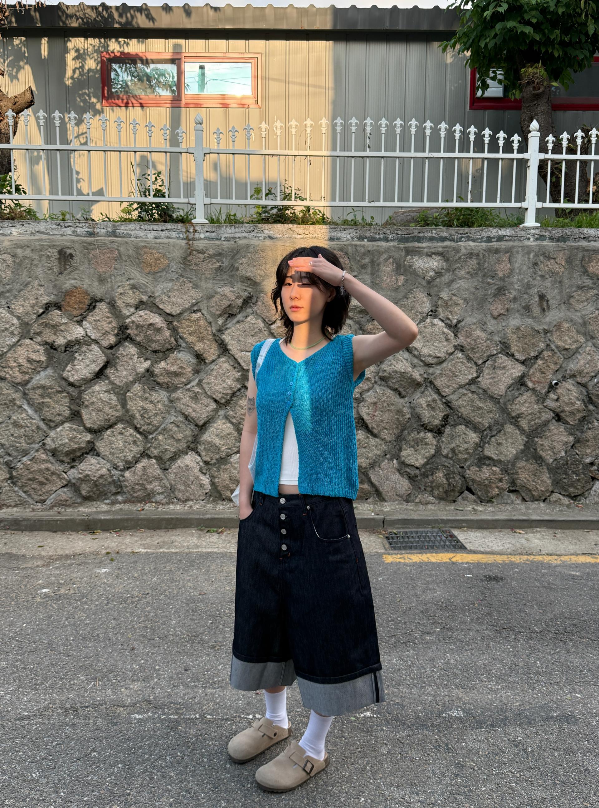 Non-Fade Roll-Up Denim Half Pants
