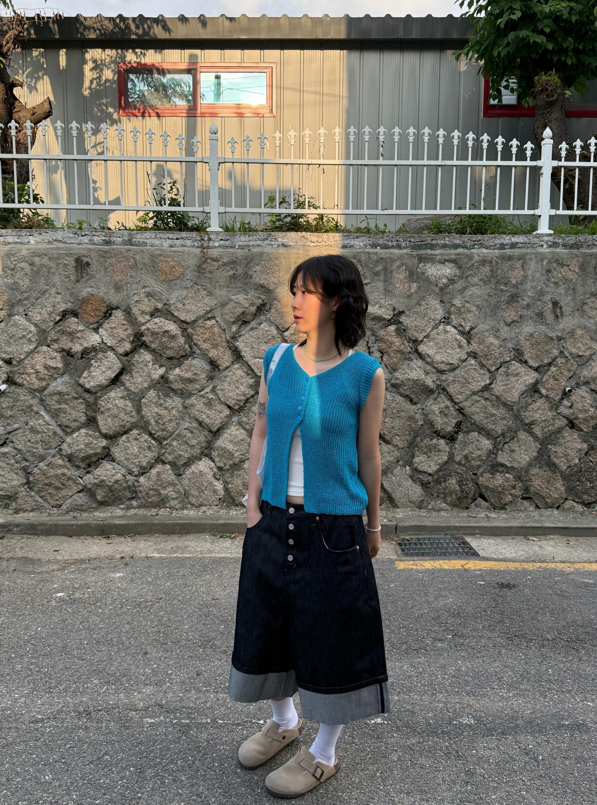 Non-Fade Roll-Up Denim Half Pants