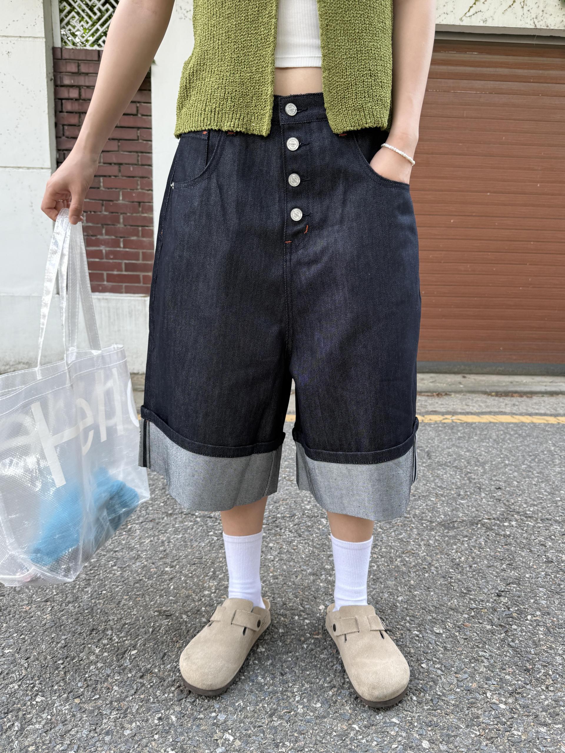 Non-Fade Roll-Up Denim Half Pants