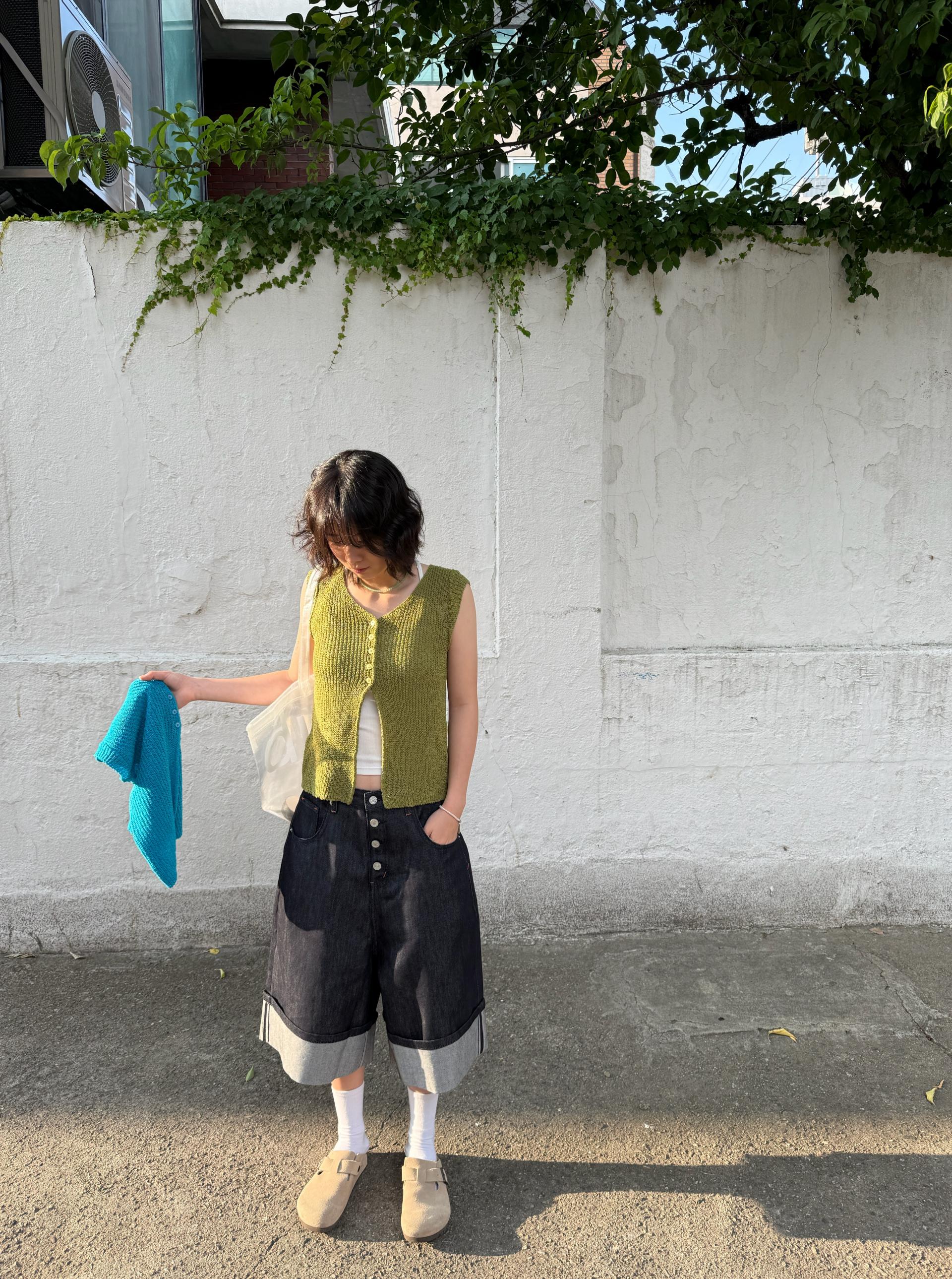 Non-Fade Roll-Up Denim Half Pants