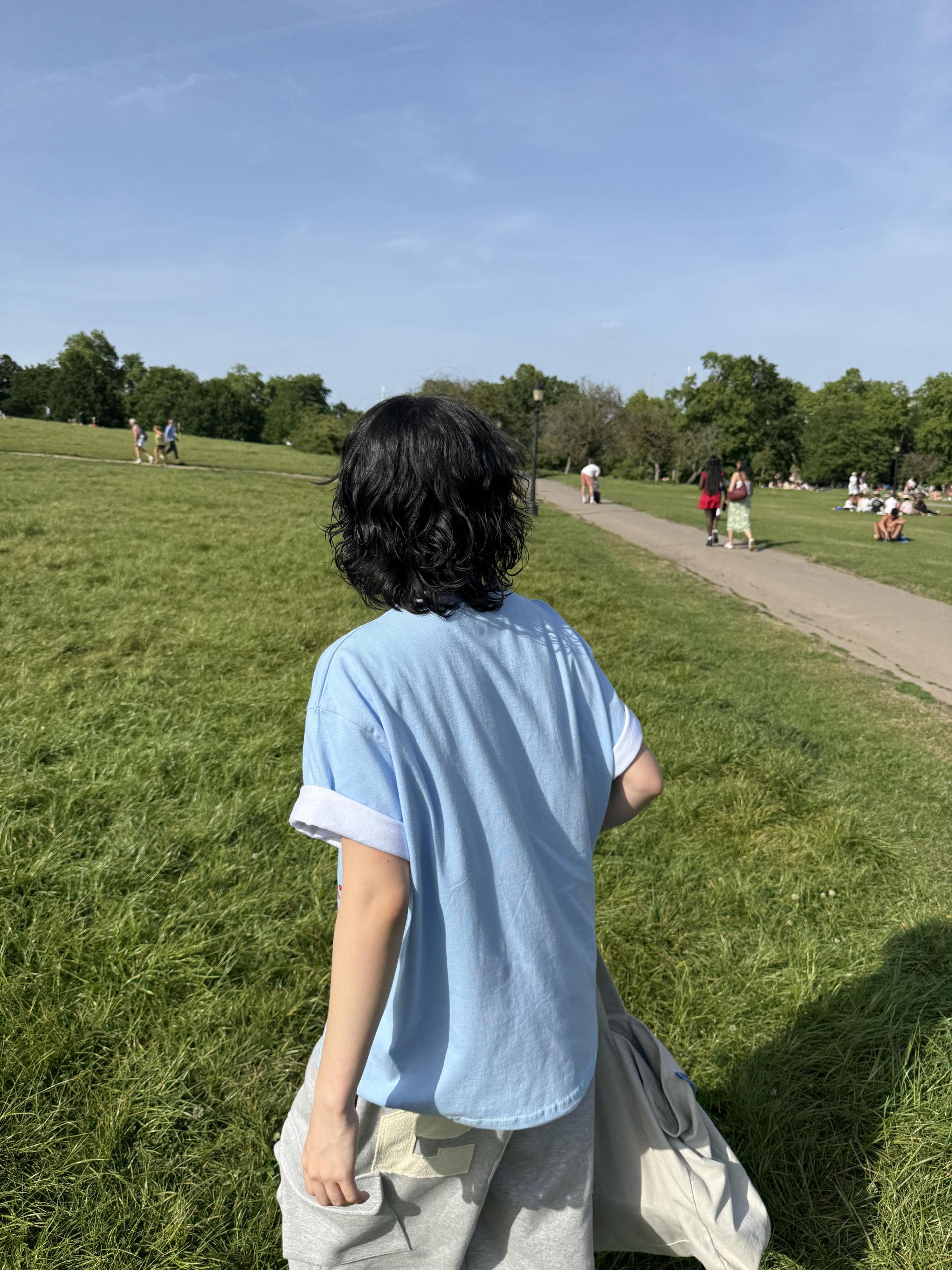 (UNISEX) Rouge Graphic Tee