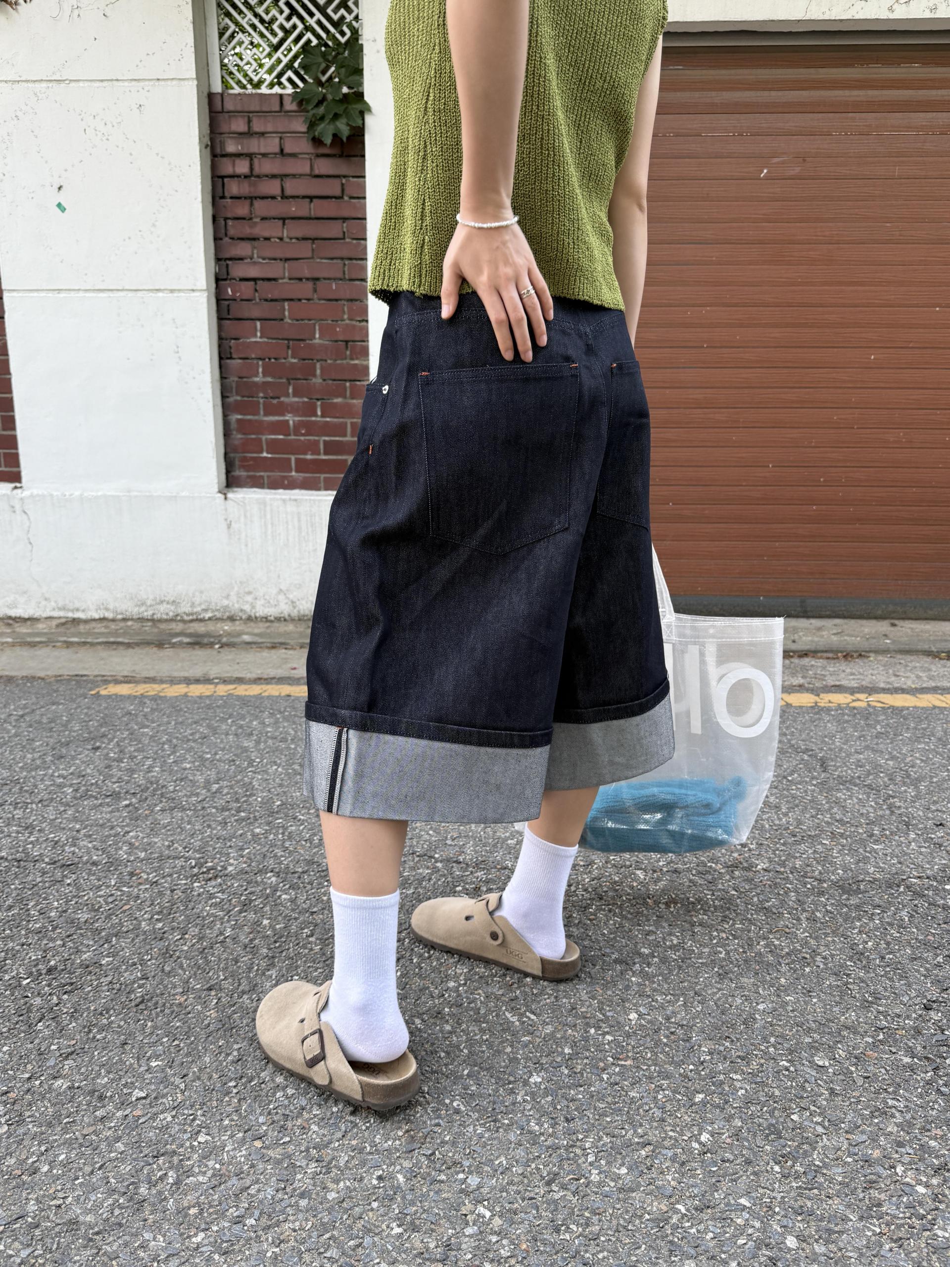 Non-Fade Roll-Up Denim Half Pants