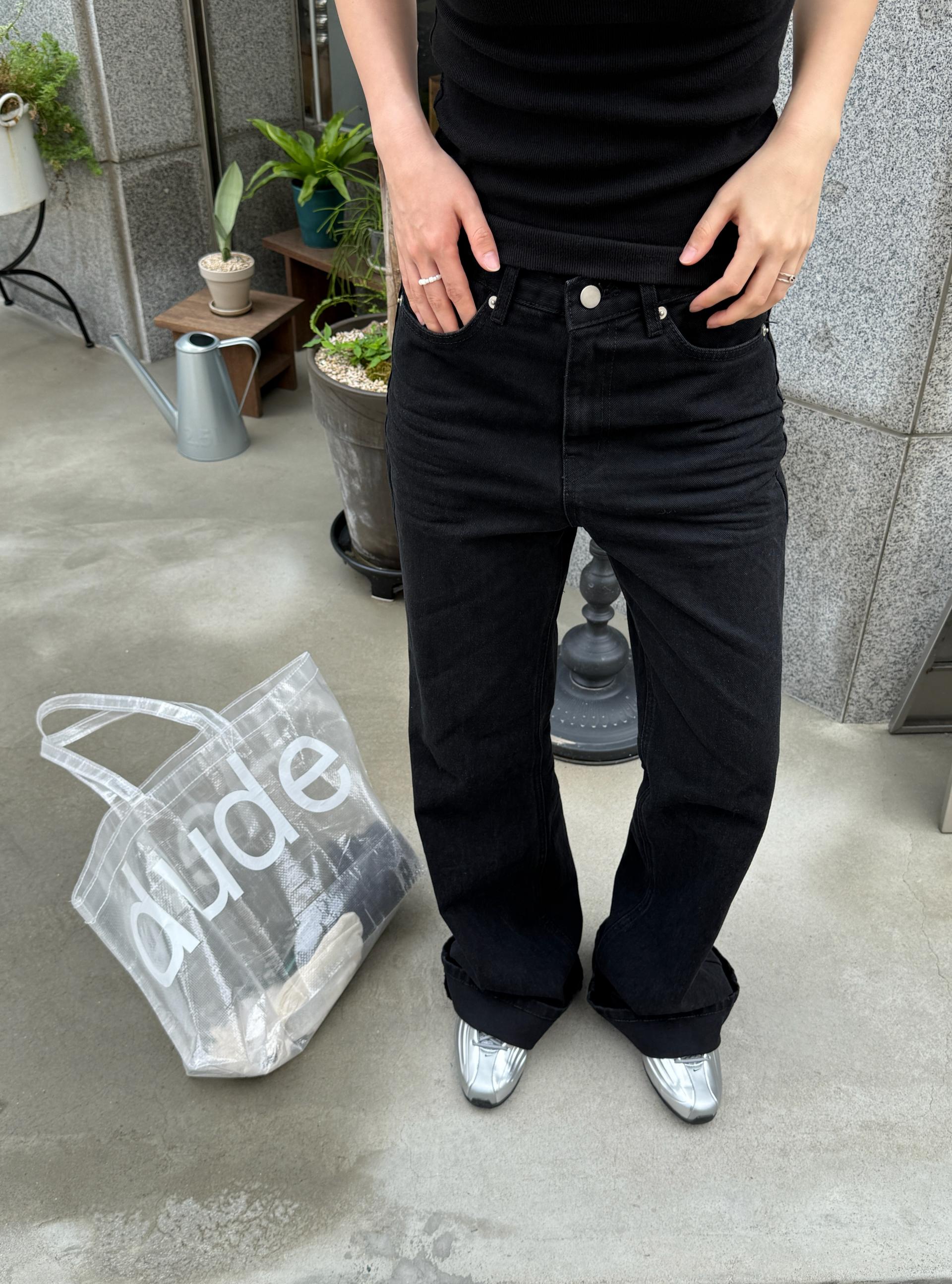 (UNISEX) Embo Flare Denim
