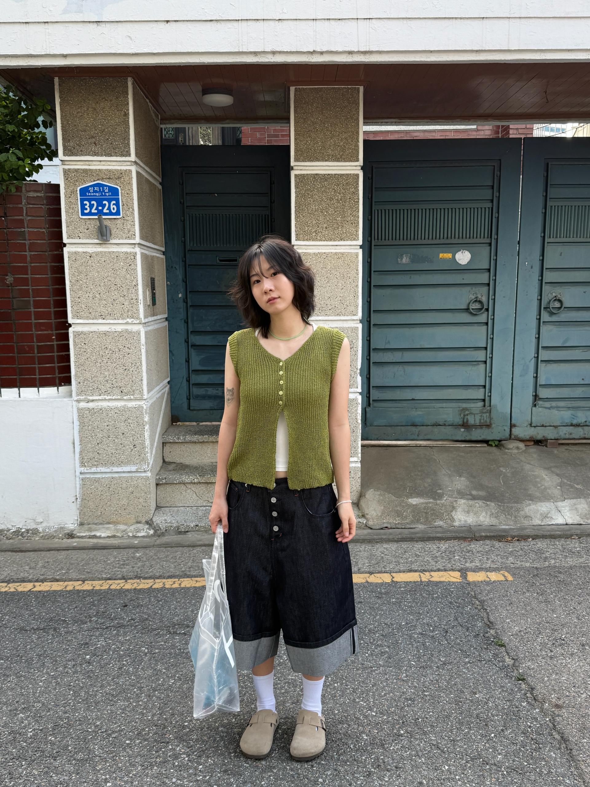 Non-Fade Roll-Up Denim Half Pants