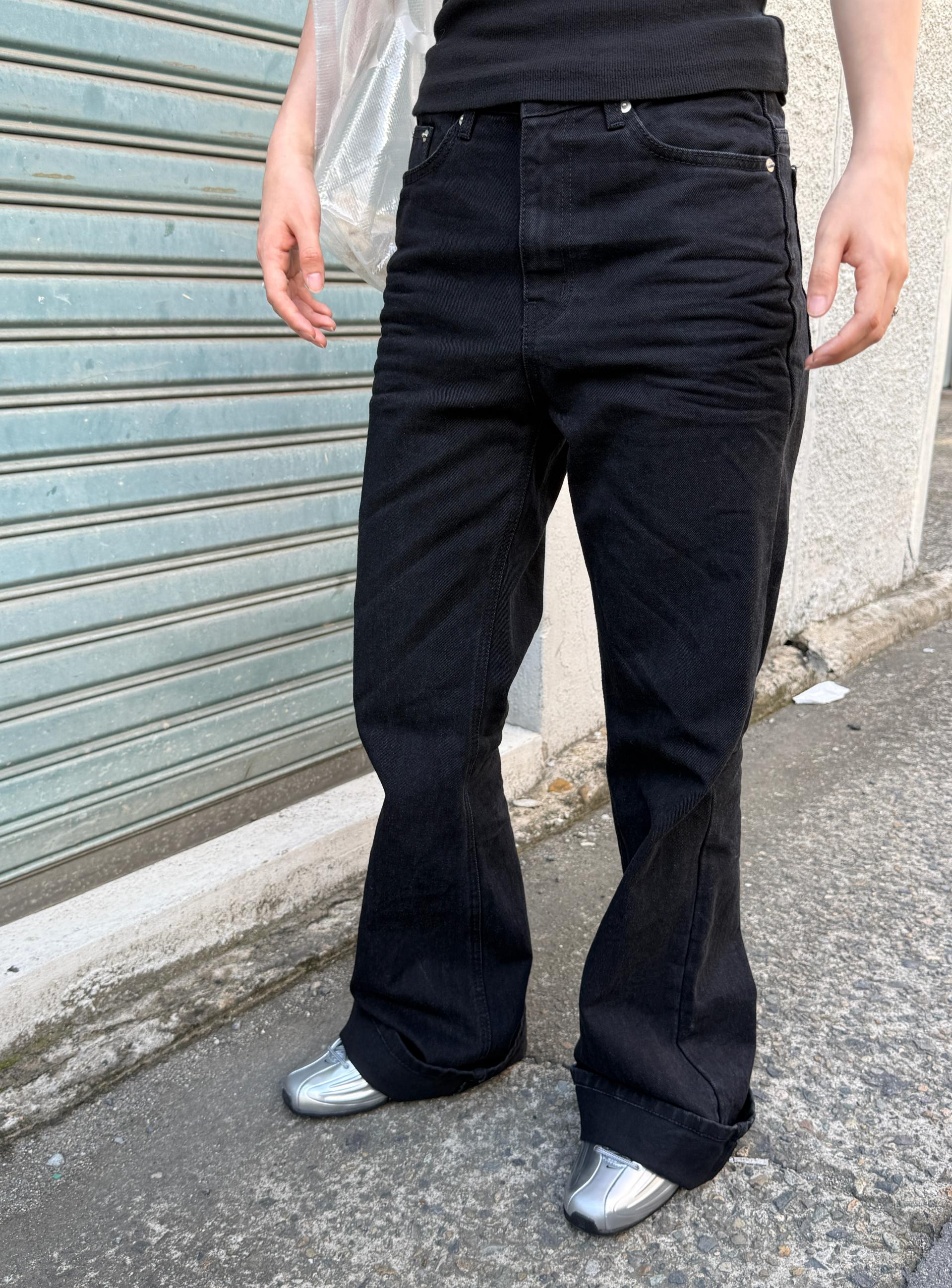 (UNISEX) Embo Flare Denim