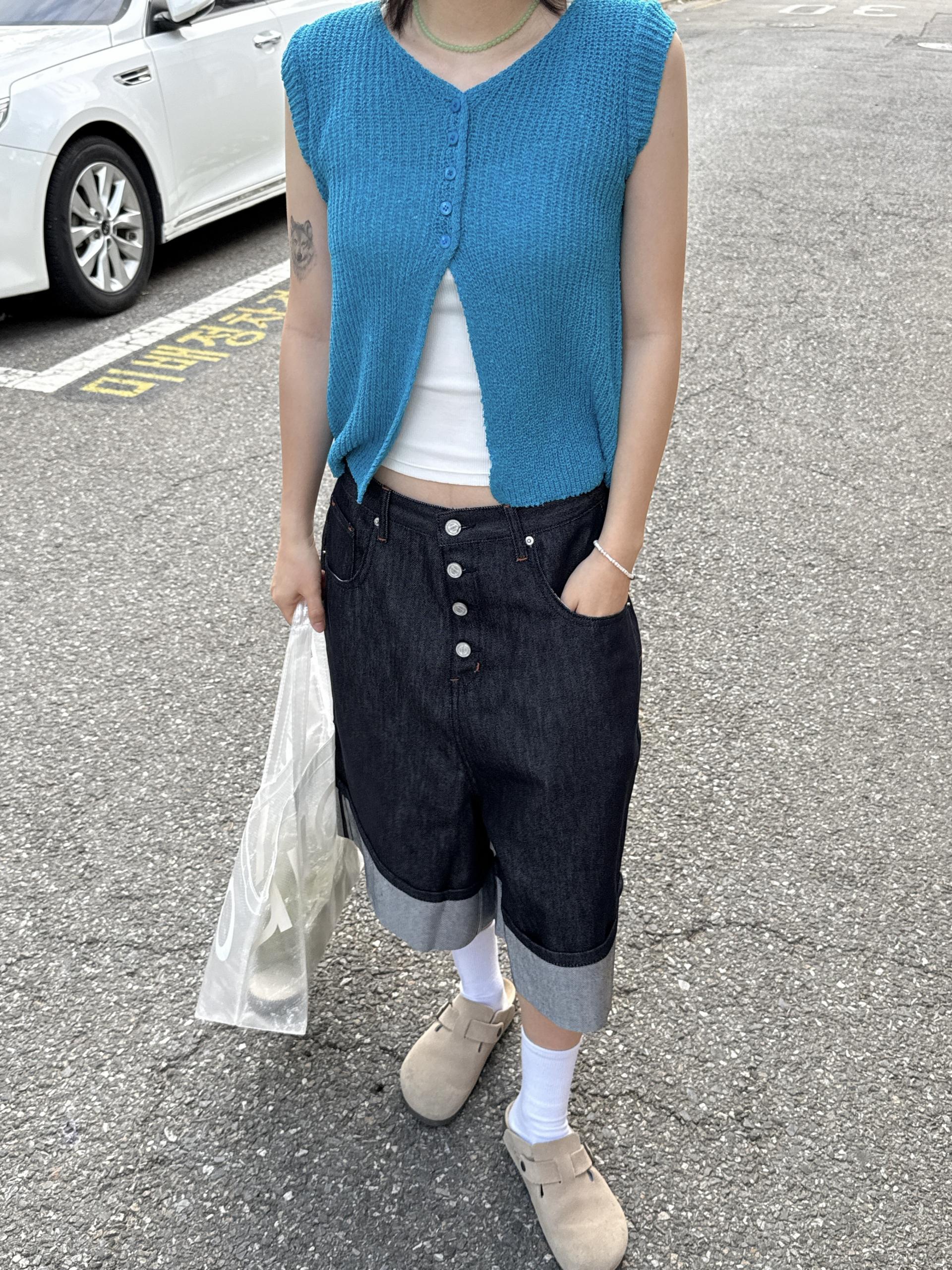 Non-Fade Roll-Up Denim Half Pants