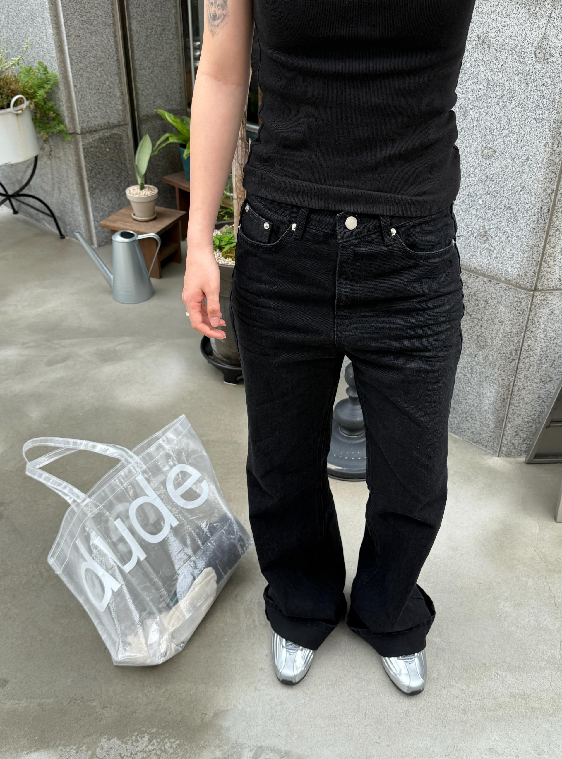 (UNISEX) Embo Flare Denim