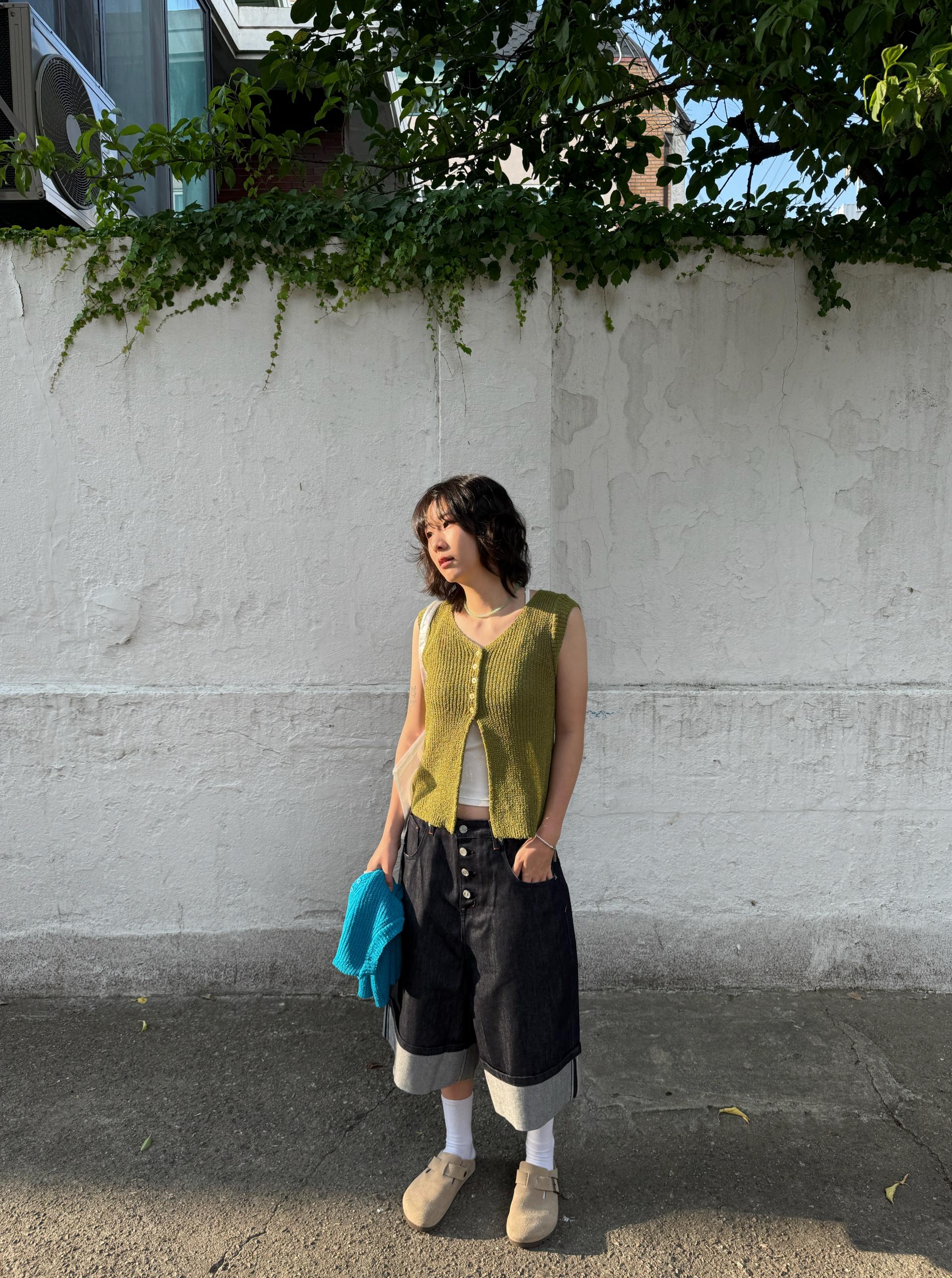 Non-Fade Roll-Up Denim Half Pants