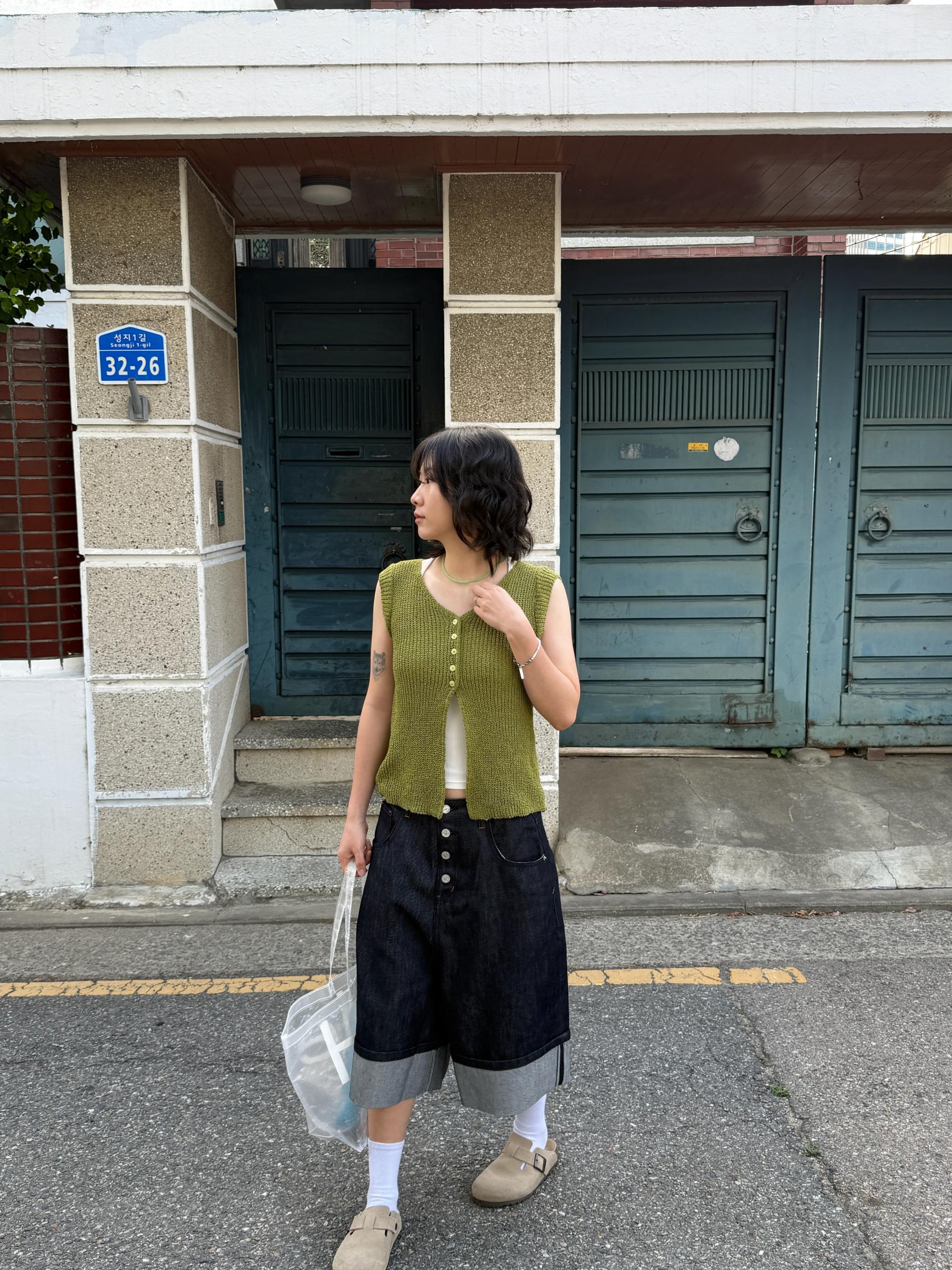 Non-Fade Roll-Up Denim Half Pants