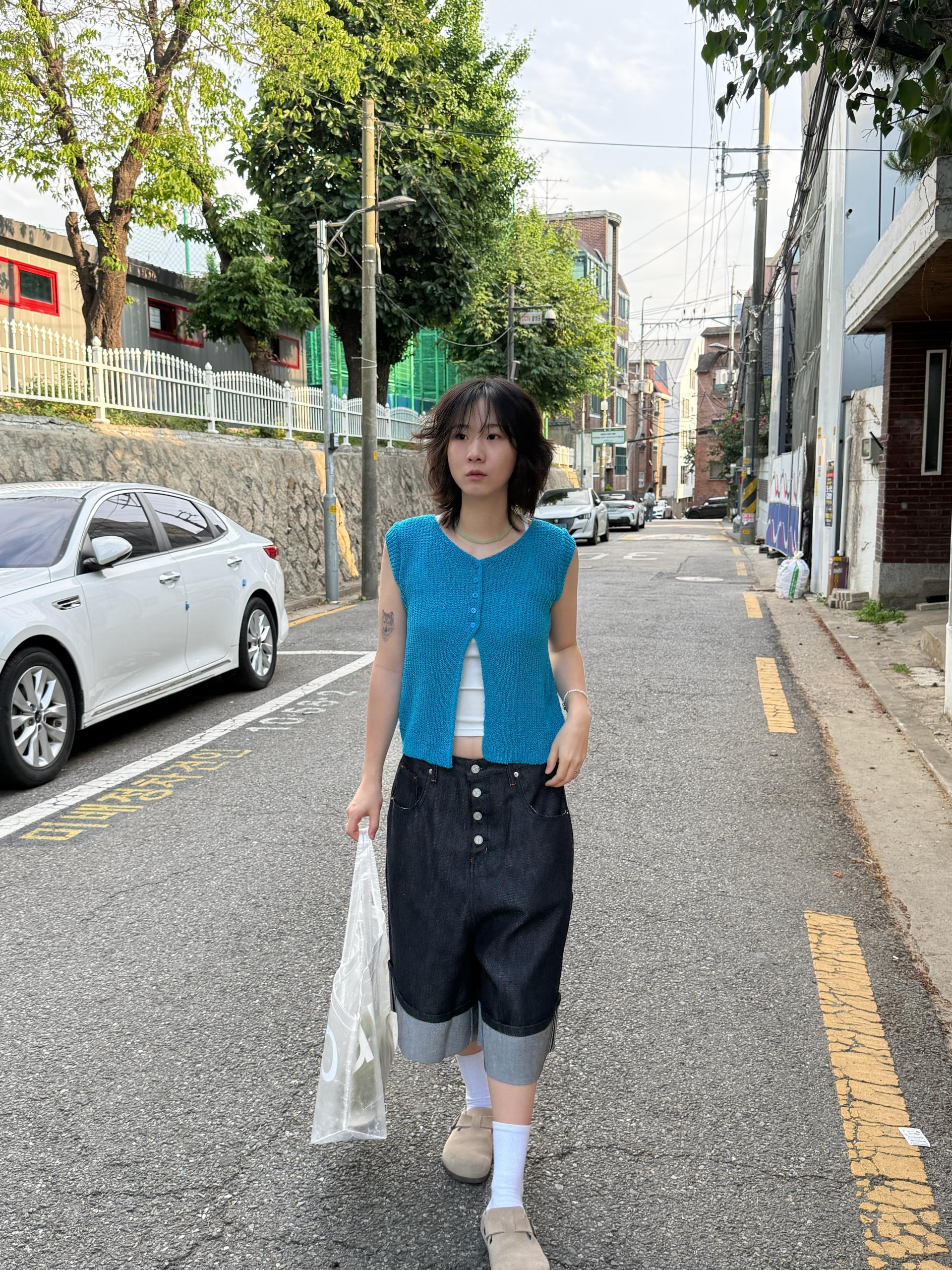 Non-Fade Roll-Up Denim Half Pants