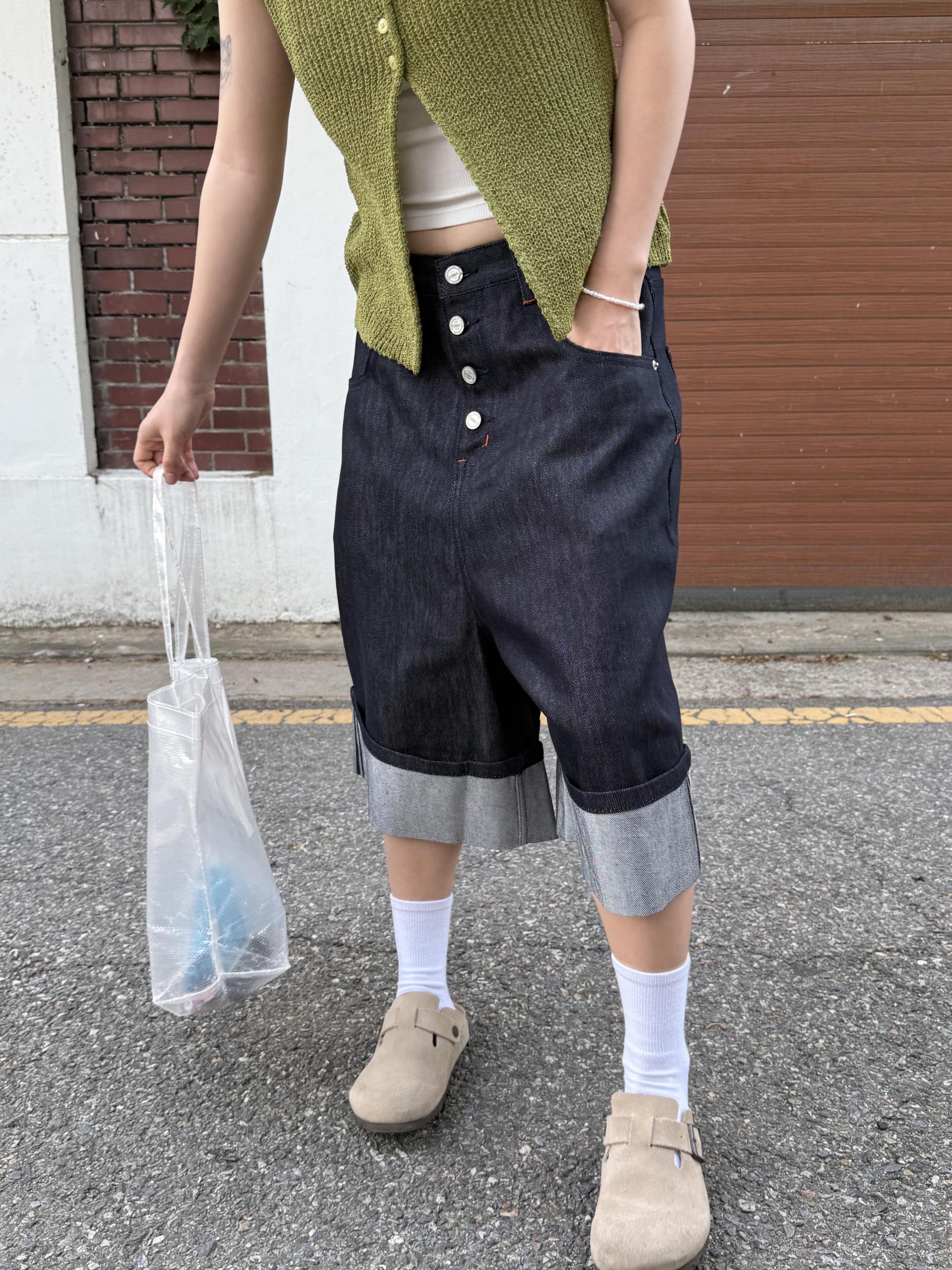 Non-Fade Roll-Up Denim Half Pants