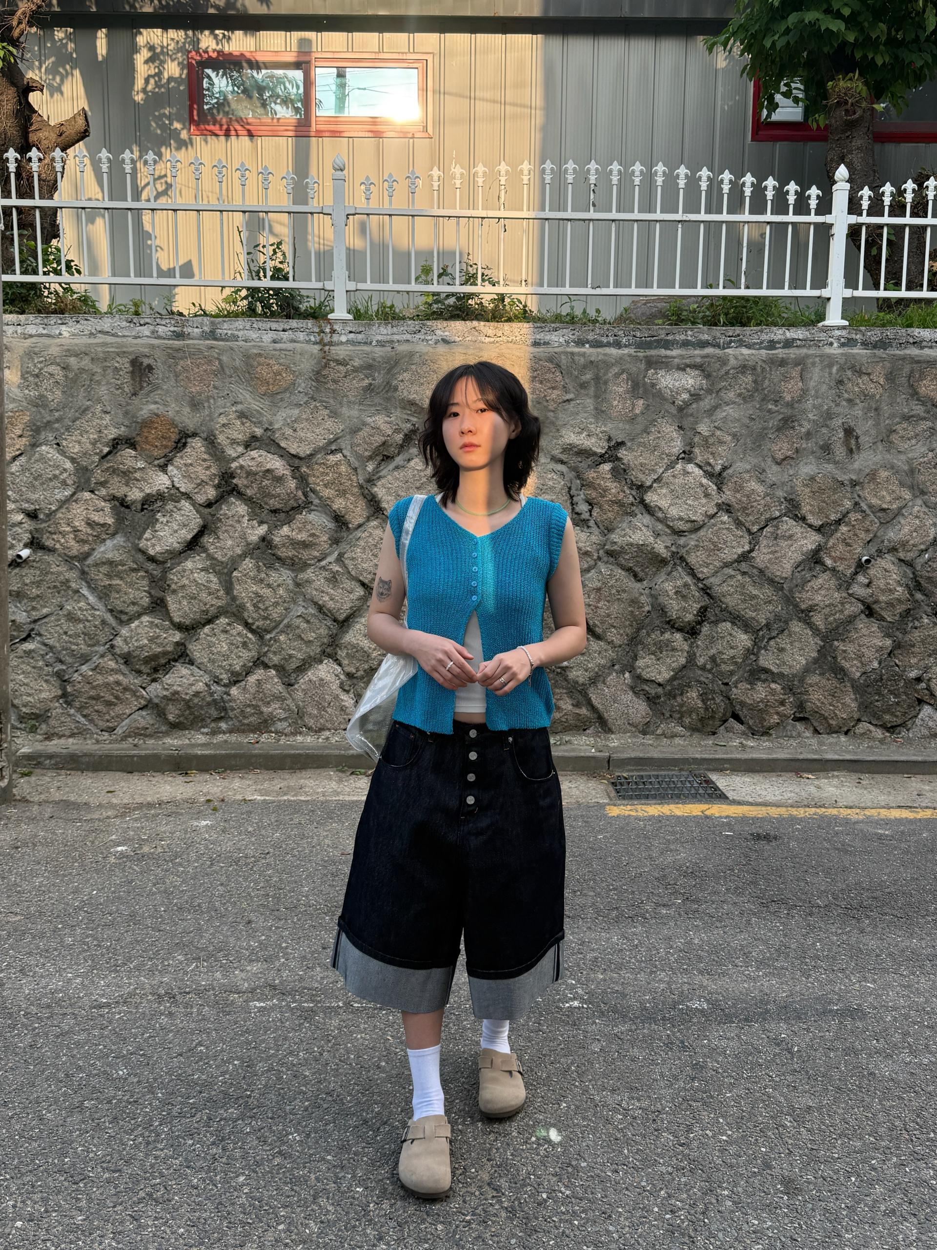 Non-Fade Roll-Up Denim Half Pants
