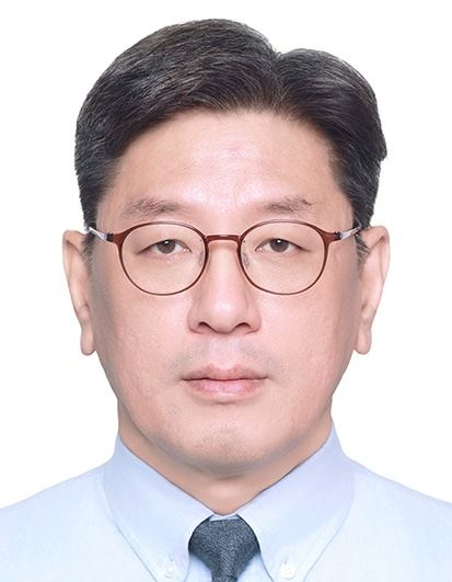 그림입니다. 원본 그림의 이름: 김현호 사진-2024년.jpg 원본 그림의 크기: 가로 413pixel, 세로 531pixel
