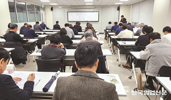 한국산림아카데미재단 제1회 민간정원관리사 시험 장면.