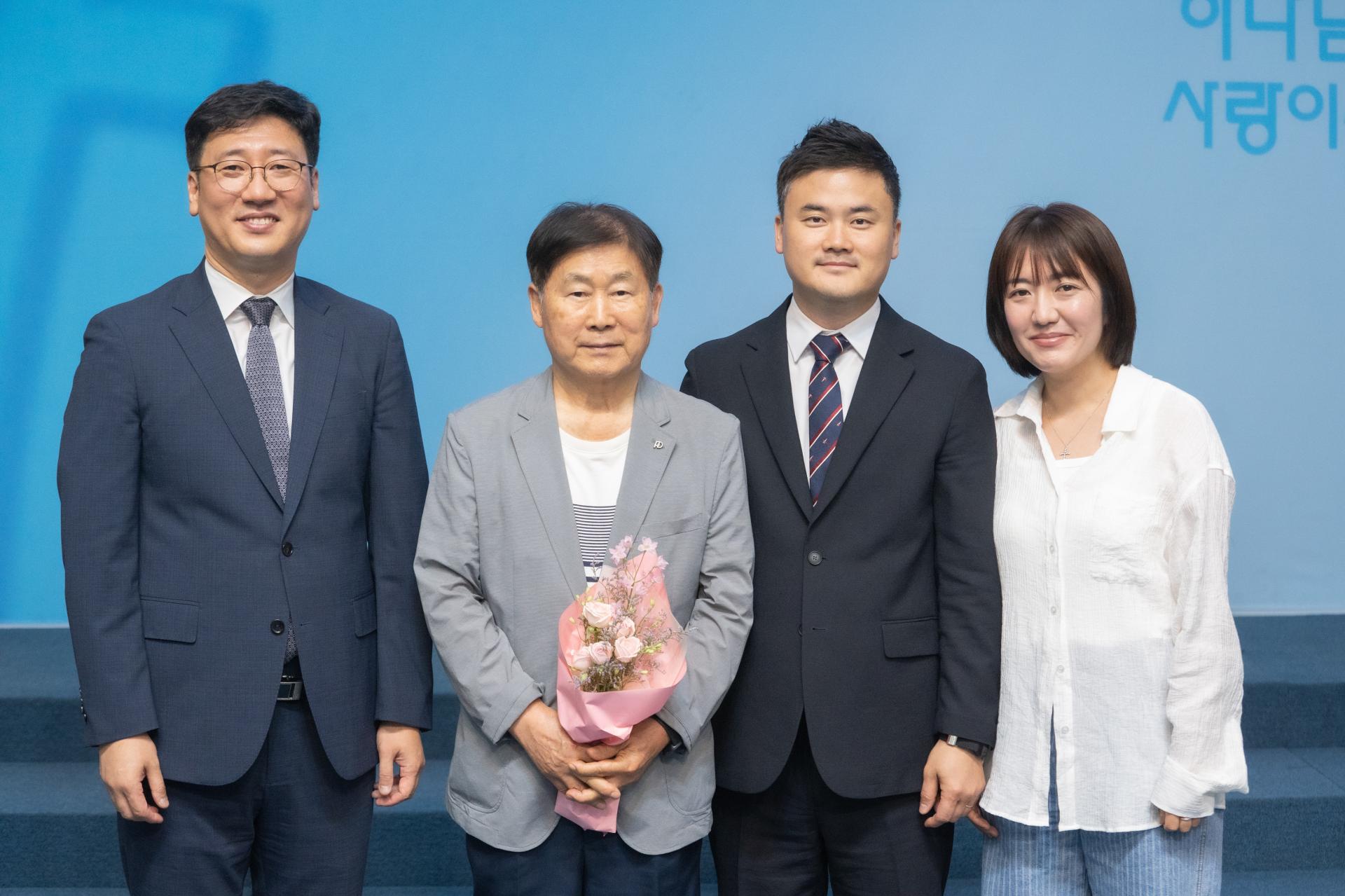f7424893ac9c5.jpg