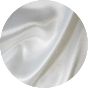 실크 재질의 천이 구겨져있는 모습