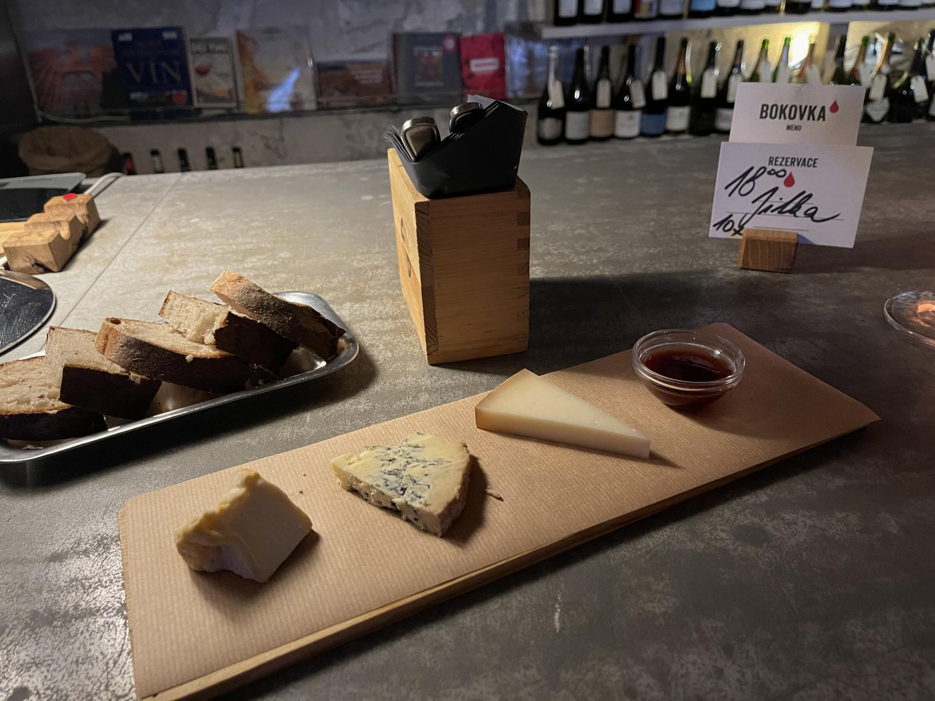 치즈플래이트 프라하 와인바.jpg