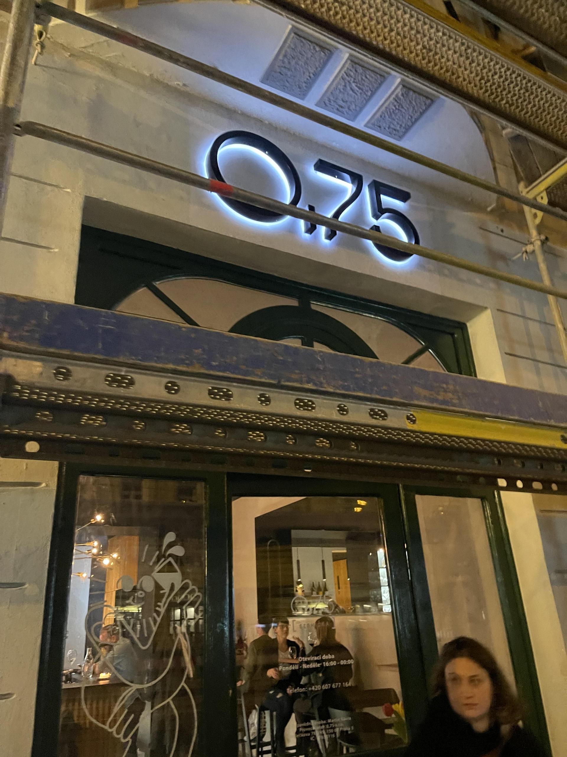 체코프라하 와인바 0.75.jpg